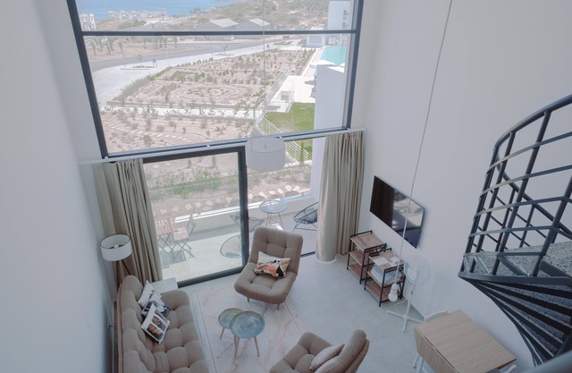Appartement moderne et spacieux avec belle terrasse sur le toit et vue mer