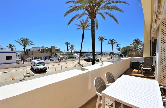 Appartement moderne et spacieux, vue sur la mer, Marina en première ligne près de la plage et bars
