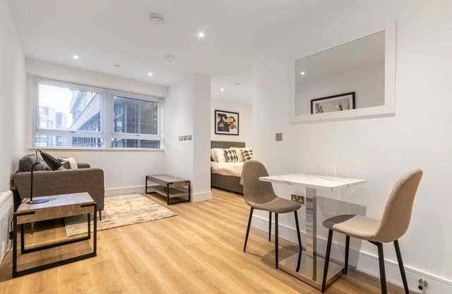 Modern and Stylish Studio in East Grinstead