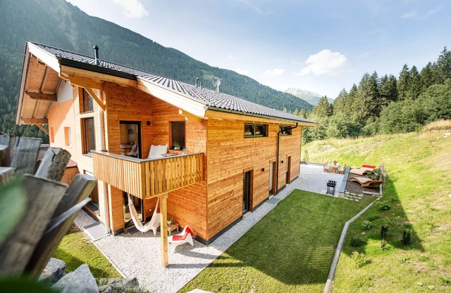 Maison moderne en bois avec 2 appartements