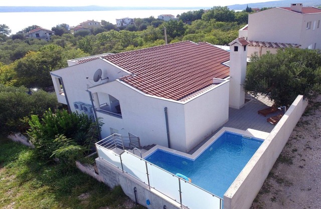 Appartement moderne avec piscine privée à Maslenica