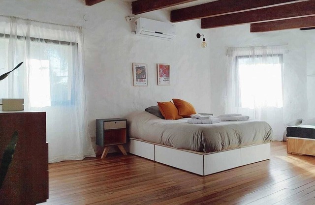 Historic house in the center of Escobar, remodeled and functional, loft style.