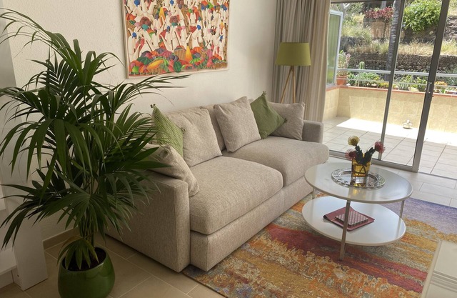Cinq appartements ***** avec un grand balcon, une piscine chauffée et un équipement haut de gamme