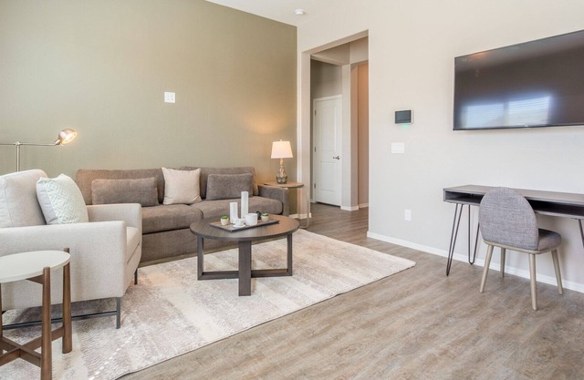 Modern Apartment in Prime Location (ID7666X27)