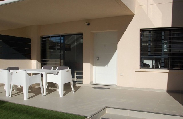 Appartement moderne à 200 m de la mer avec terrasse plein sud et piscine