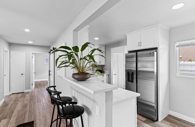 Modern Apartment - 5 mins from the Beach!