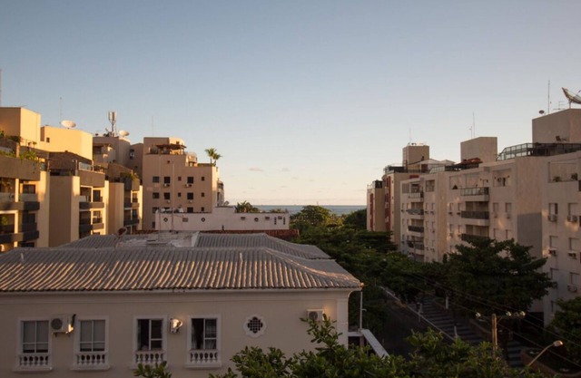 Coupe moderne à deux rues de la plage