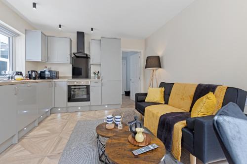 Modern Apartment Free Off Road Parking 2x Double Rooms Suite 11