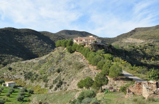 Appartement moderne, haut dans les montagnes avec piscine privée (adultes seulement)