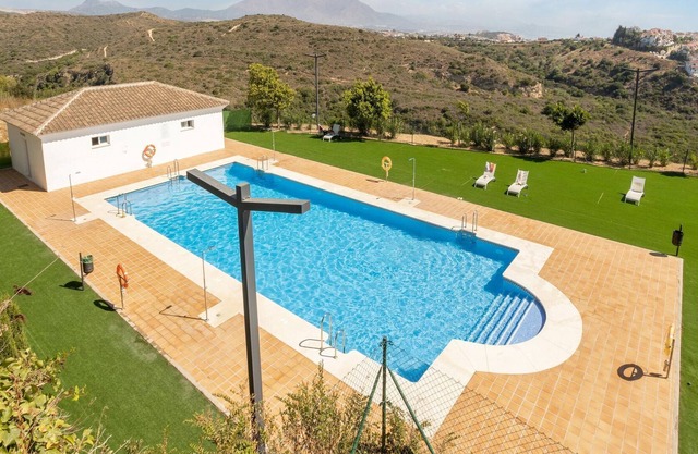 Bel appartement à Manilva avec piscine commune, à 5 minutes de la plage