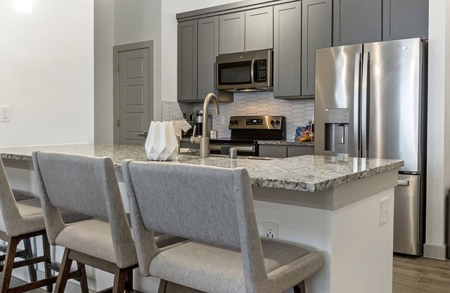 Modern Apartment in Prime Location (ID8815X52)