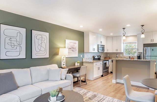 Modern Apartment in Prime Location (ID8203X92)