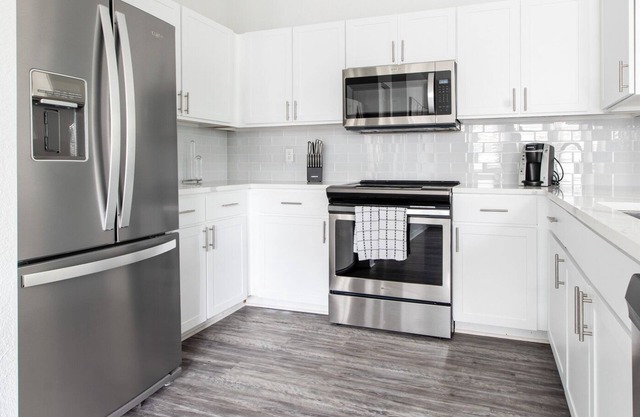 Modern Apartment in Prime Location (ID6183X04)