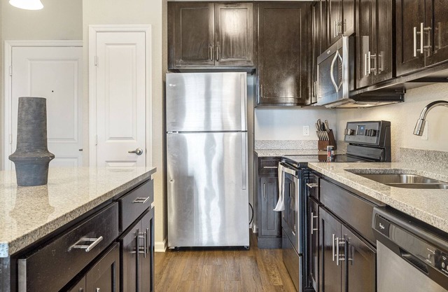 Modern Apartment in Prime Location (ID9830X56)