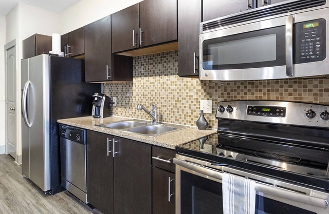 Modern Apartment in Prime Location (ID8114X76)