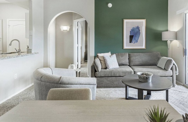 Modern Apartment in Prime Location (ID7329X53)