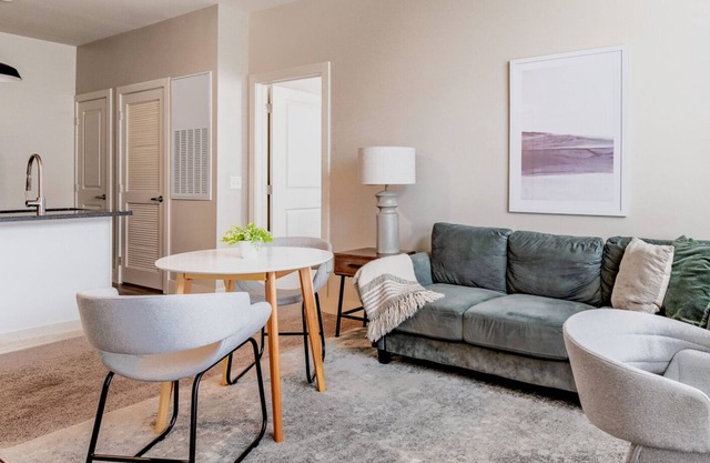 Modern Apartment in Prime Location (ID8148X1)