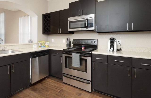 Modern Apartment in Prime Location (ID8400X74)