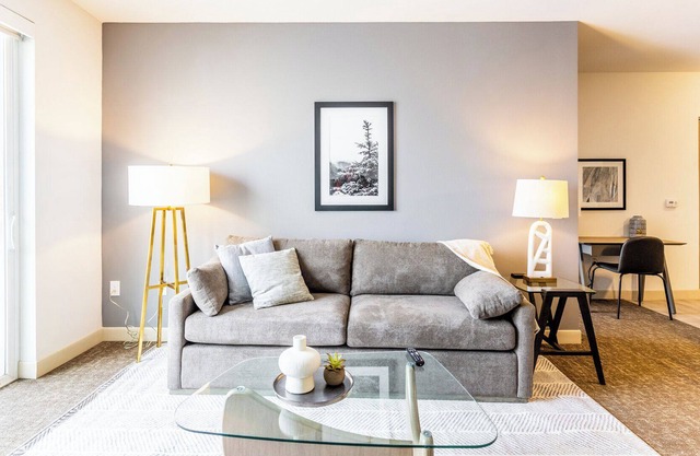 Modern Apartment in Prime Location (ID8269X45)