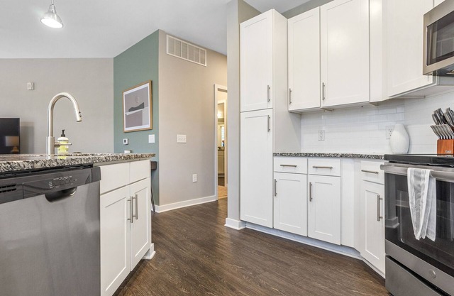 Modern Apartment in Prime Location (ID8082X78)