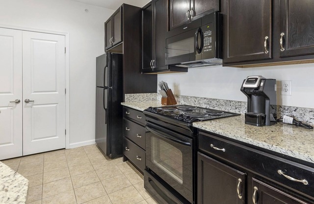 Modern Apartment in Prime Location (ID1388X013)