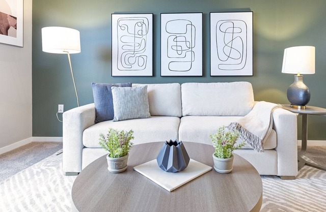 Modern Apartment in Prime Location (ID8141X0)