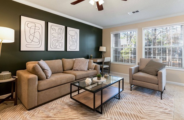 Modern Apartment in Prime Location (ID8566X17)