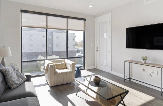 Modern Apartment in Prime Location (ID7676X8)