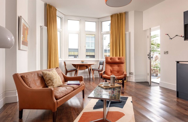 Moderne-Appartement-Douche-Vue sur Mer de côté-Ground Floor