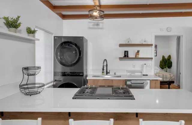 Modern Apartment Near Disneyland - Free Parking