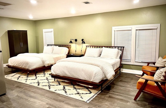 Modern Apartment on The Talimena Scenic Byway-walk to downtown