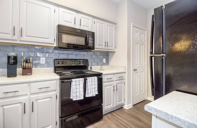 Modern Apartment in Prime Location (ID2641X01)