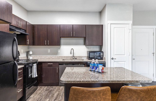 Modern Apartment in Prime Location (ID4626X4)