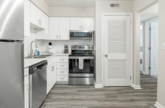 Modern Apartment in Prime Location (ID1211X617)