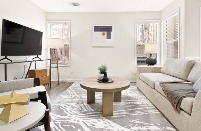 Modern Apartment in Prime Location (ID5612X36)
