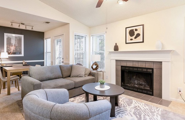 Modern Apartment in Prime Location (ID8399X27)