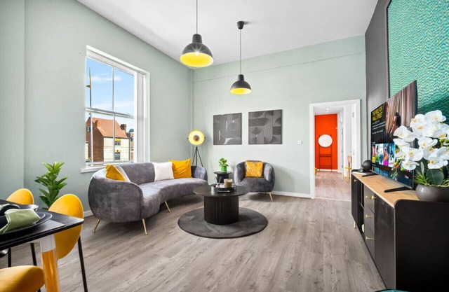 Modern Apartment with Parking near Jewellery Quarter and Birmingham Centre
