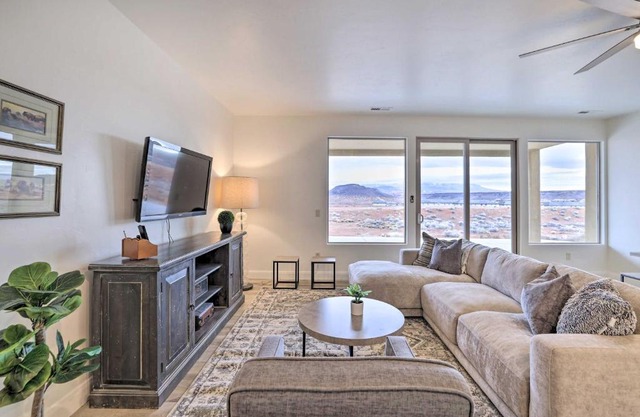 Modern Apartment with Beautiful Mountain Views!