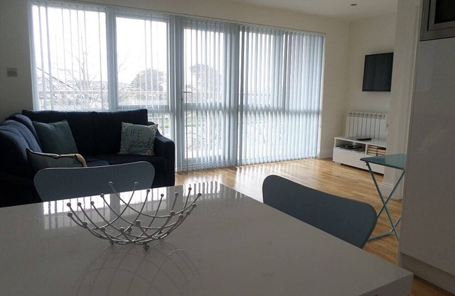 Appartement moderne avec vue imprenable sur le lac de plaisance
