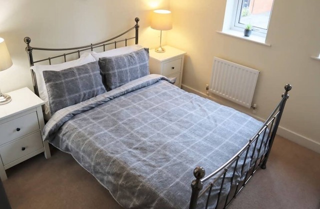 ⭐Modern Apt in Epsom-Self Check in & Free Parking