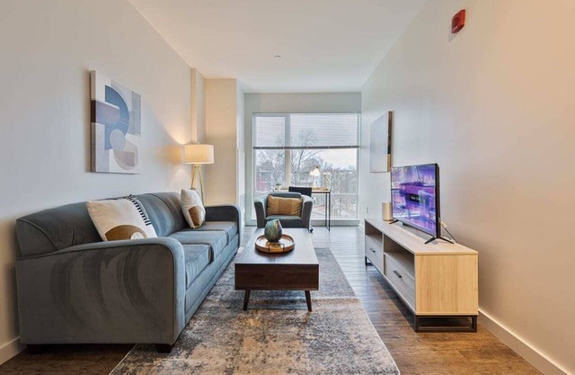 Modern Apt Near Charles River-CHR-301