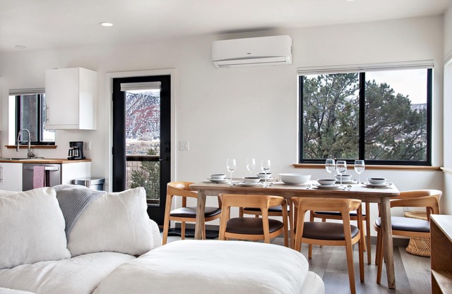 Modern Apt. w/ Grill, MTN Views Near Dwtn Basalt, Whole Foods, 25 min. to Aspen!