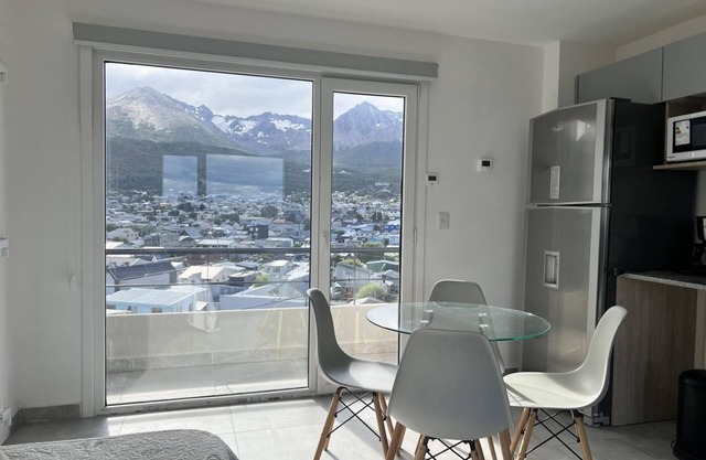 Modern 1 bedroom apartment with balcony and views