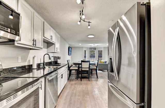 Modern Athens Escape 4/br 3/ba 6 miles to University of Georgia and downtown