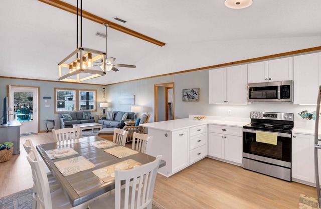 Modern Beach Cottage! Short Walk to the Beach!!