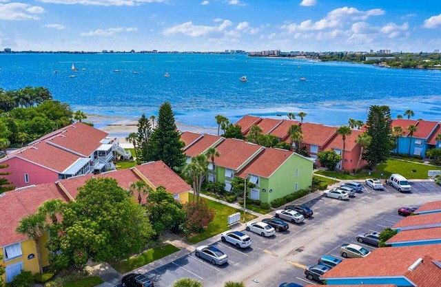Spacious Bright Paradise Beach 1BD Modern Condo