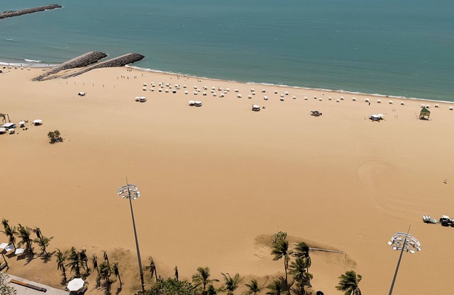 Bel appartement récemment rénové face à la mer de la plage d'Iracema.