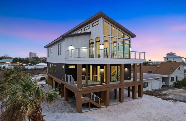 Modern Beachfront Luxury - Golf Cart & Gulf Views