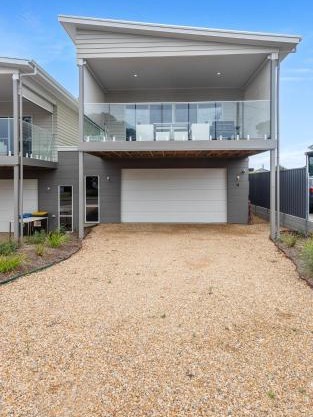 Modern Beachhouse, sea views