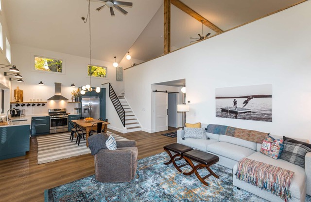 Charme New Berkshires Cottage 🌲 Cheminée, cour et W / J + 7 minutes à Otis Ridge